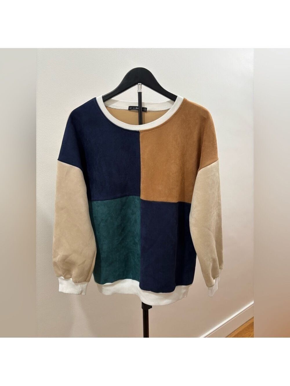 232. Zaful Cream and Blue Sweatshirt